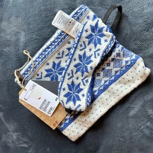 H&M Blue and White Snowflake Knit Set